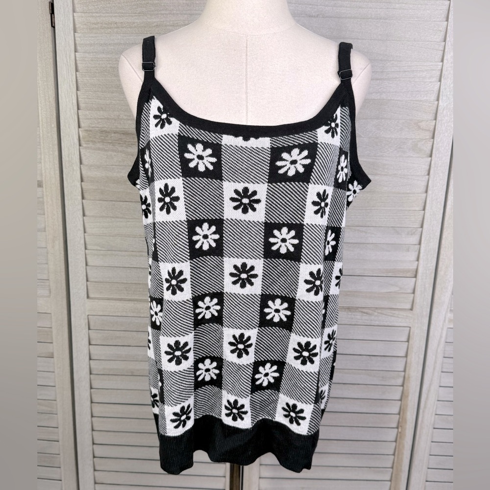 TORRID Jacquard Sweater Tank Top Springtime Check Deep Black/Cloud Dancer-2X
